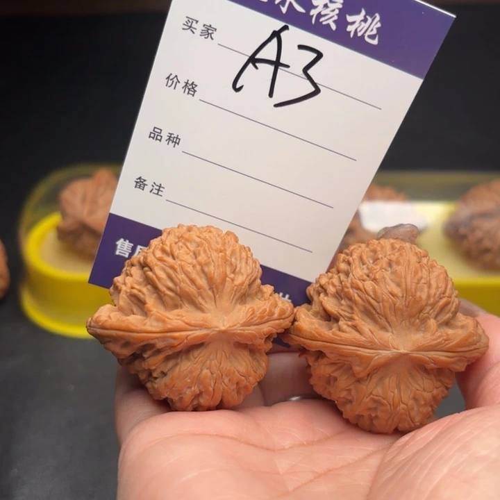 谢***猛吊坠桃核46南疆石狮子头