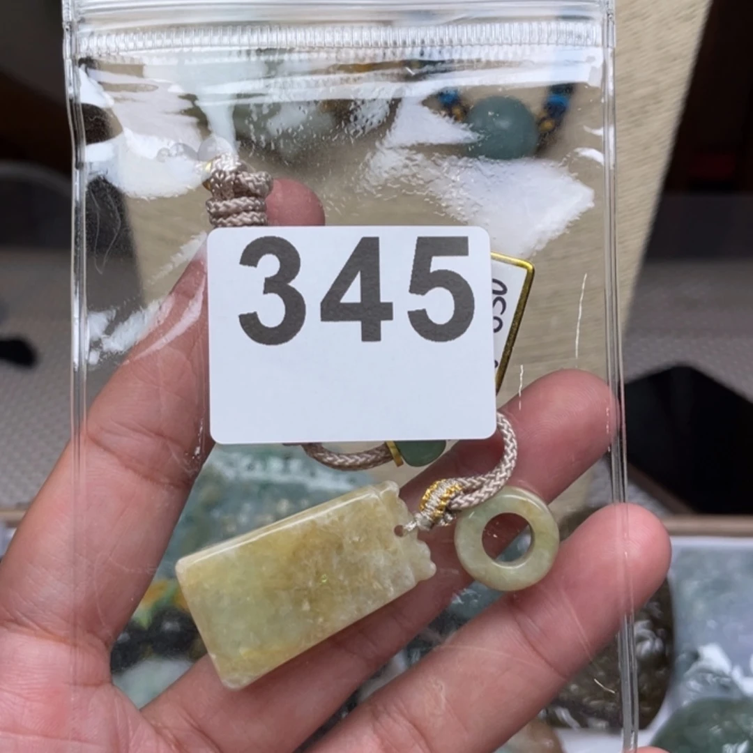 【闪购商品】翡翠颈饰未镶嵌m***?翡翠
