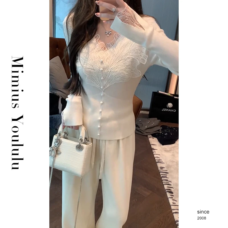 【mimius】喵喵 法式重工花瓣蕾丝V领针织衫 WF10140