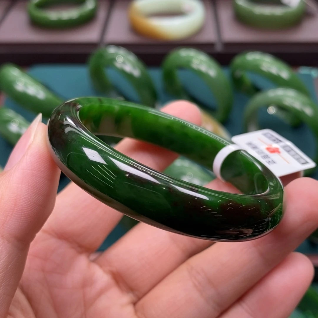 和田玉（碧玉）未镶嵌手镯