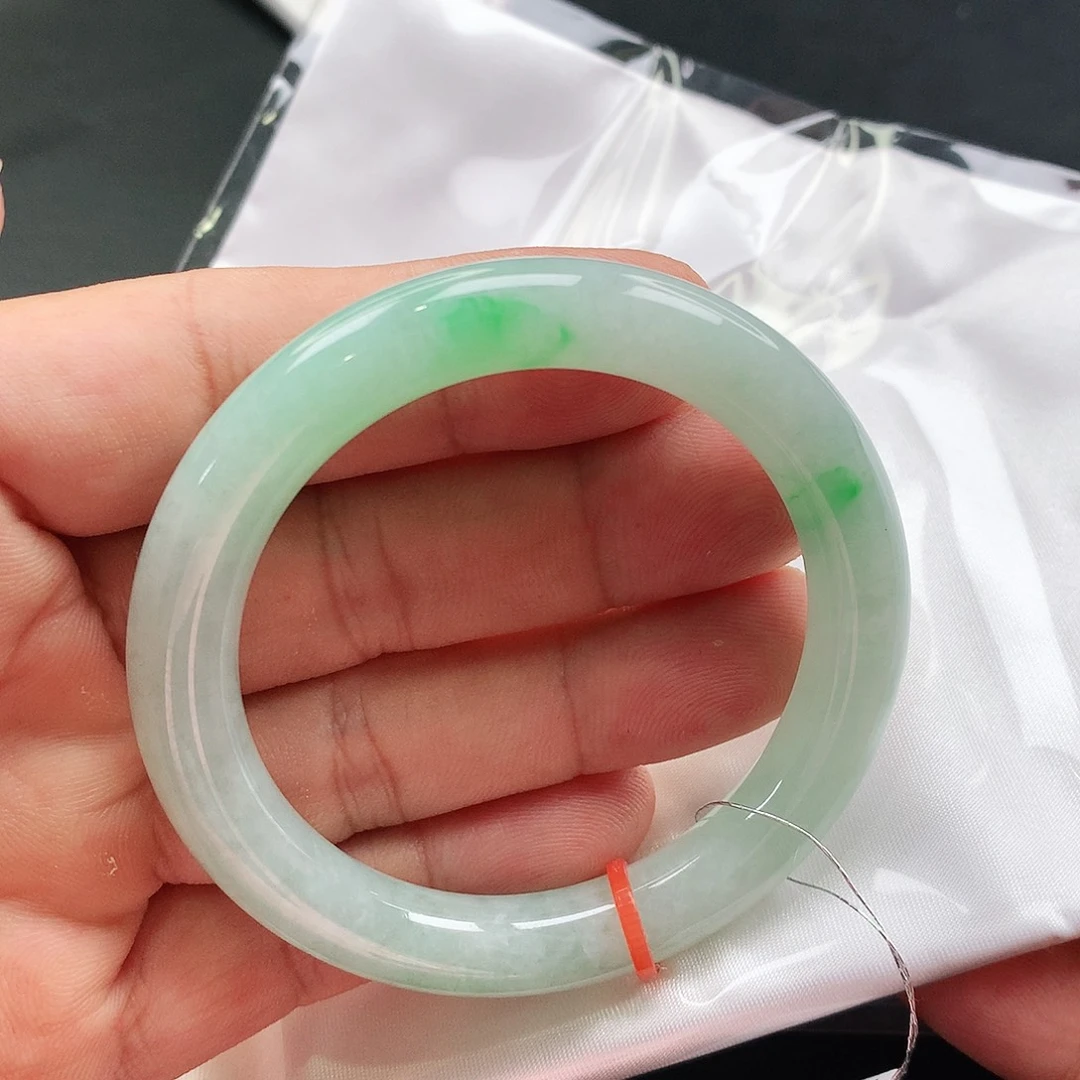 翡翠手镯未镶嵌天然翡翠手镯