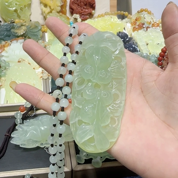 未镶嵌蛇纹石玉吊坠