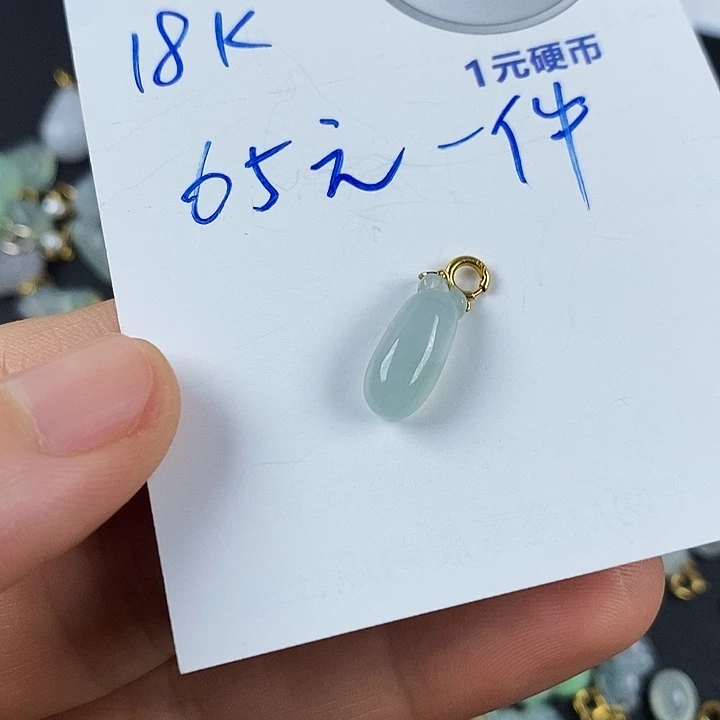 翡翠18K金镶嵌颈饰福瓜