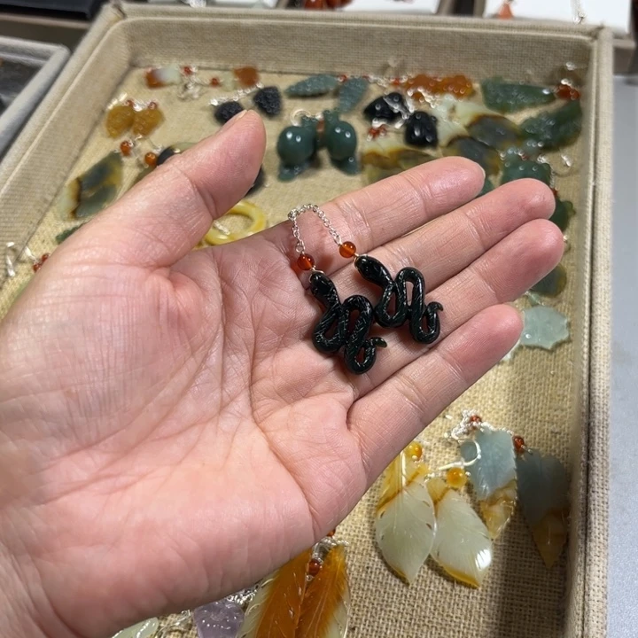 蛇纹石玉耳饰未镶嵌