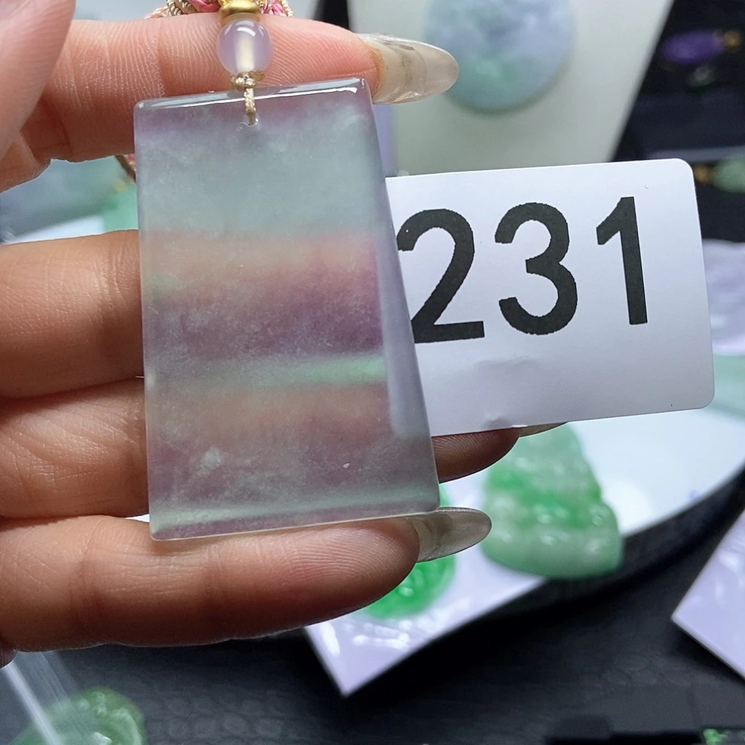 翡翠吊坠(赠链)未镶嵌