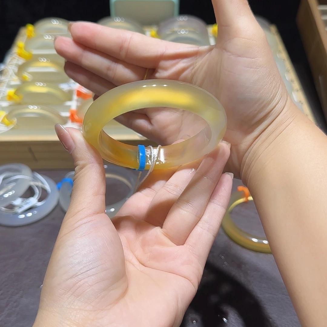 p***.玛瑙/玉髓手镯未镶嵌