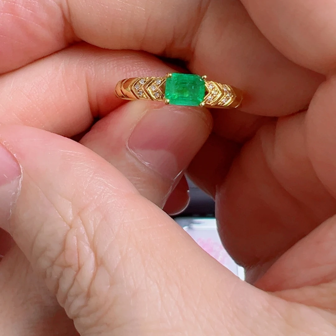 祖母绿戒指18K金镶嵌