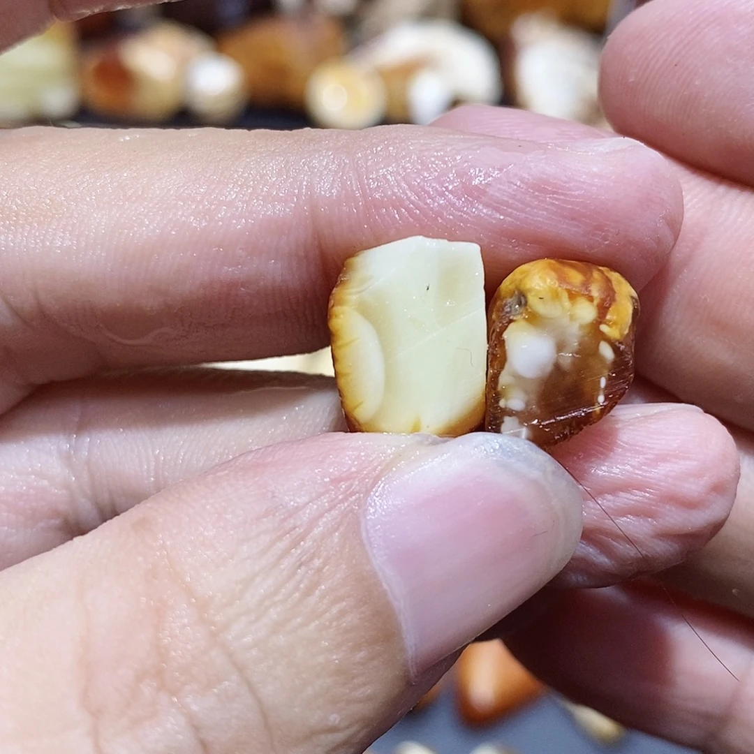 佛***间定制琥珀蜜蜡原石定制