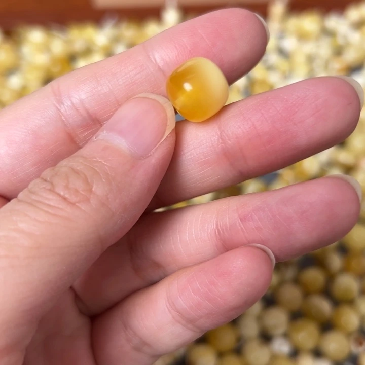 蜜蜡未镶嵌裸石11.3mm一个