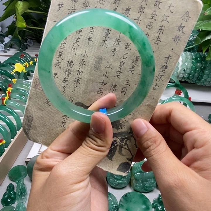 未镶嵌手镯石英质玉