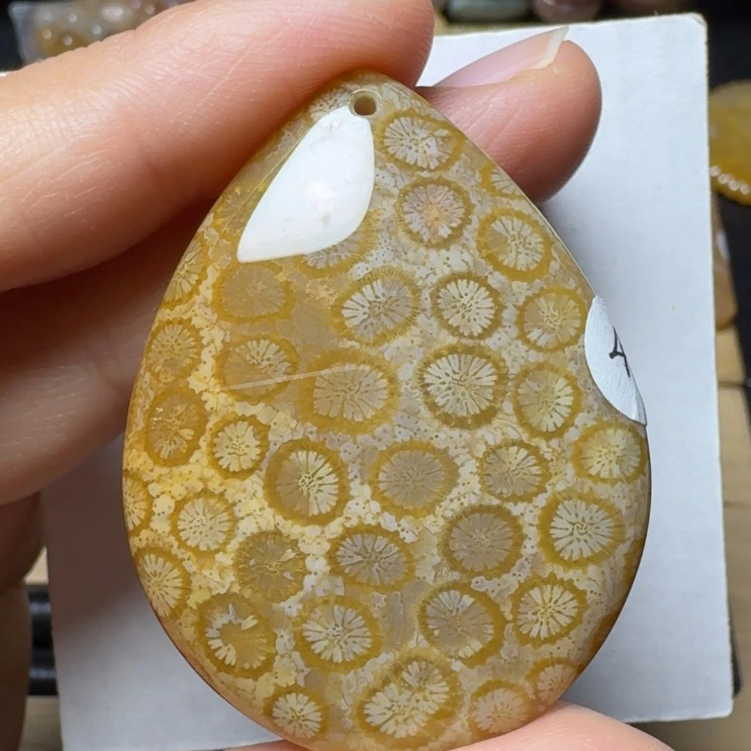 硅化玉黄色果冻未镶嵌