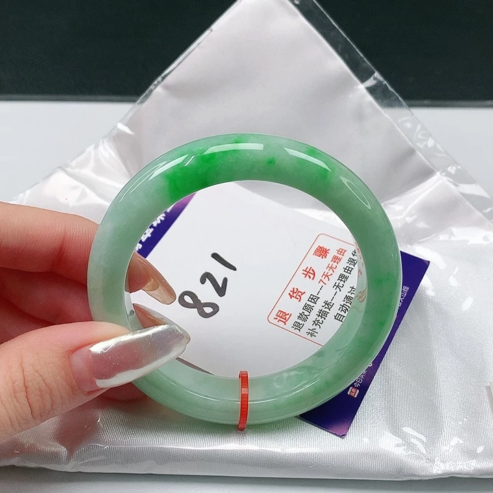 翡翠手镯未镶嵌翡翠手镯