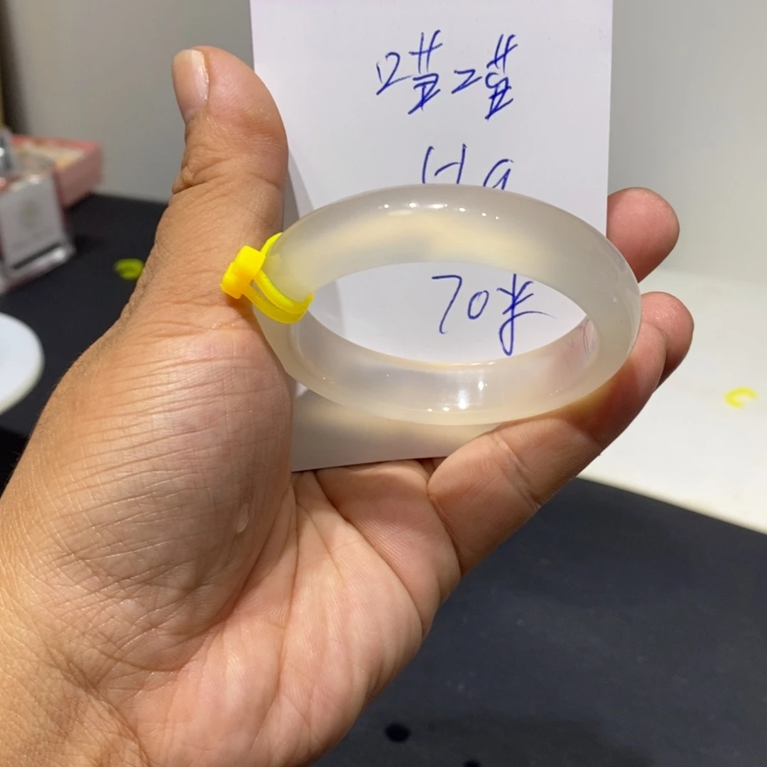 喵***呜玛瑙/玉髓未镶嵌手镯