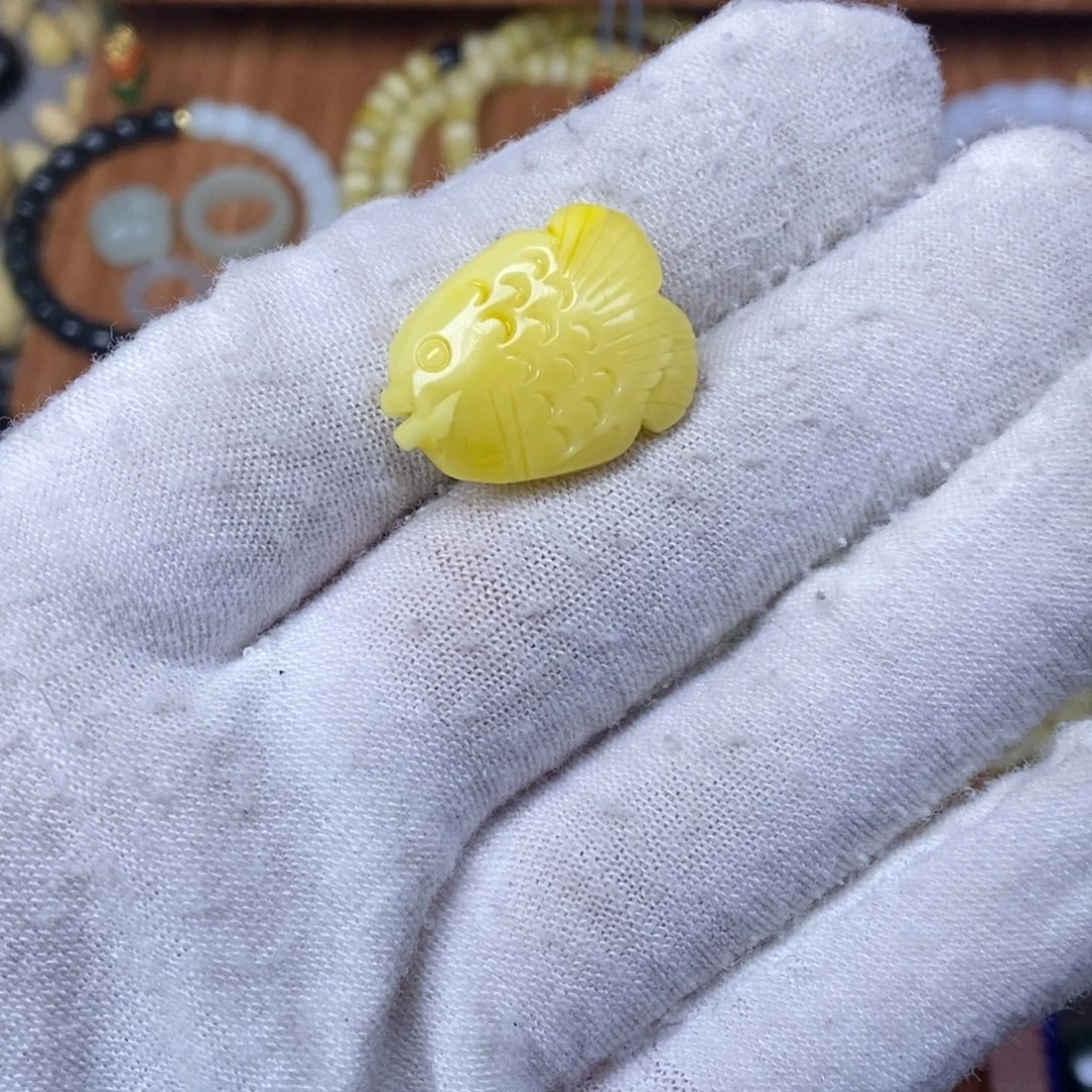 琥珀未镶嵌手链小鱼