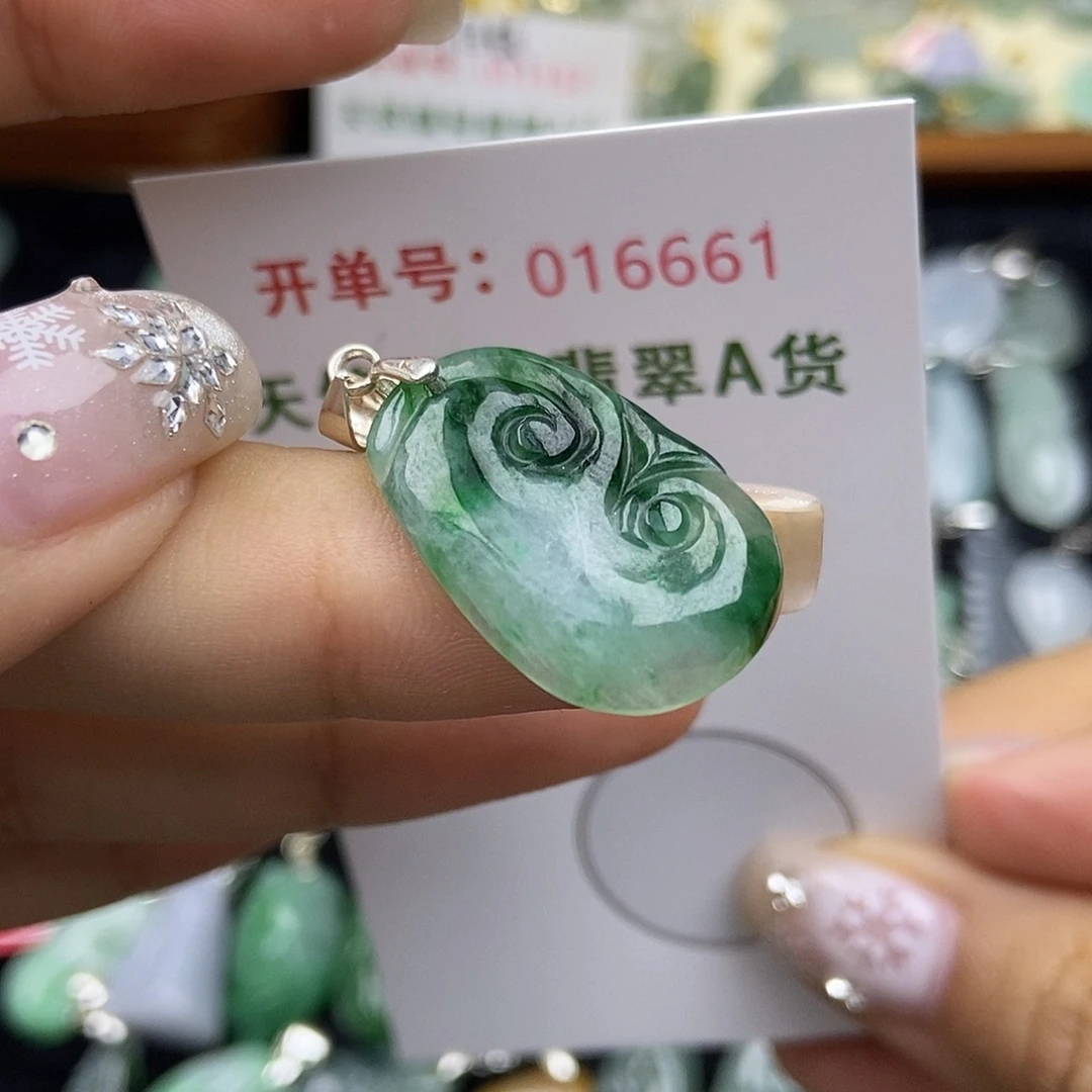 翡翠未镶嵌颈饰翡翠