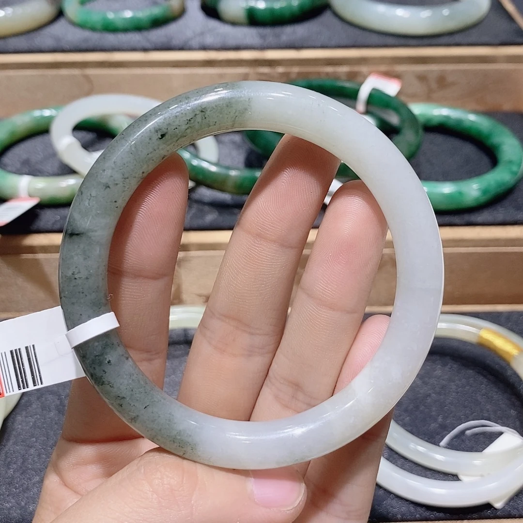 独山玉未镶嵌手镯