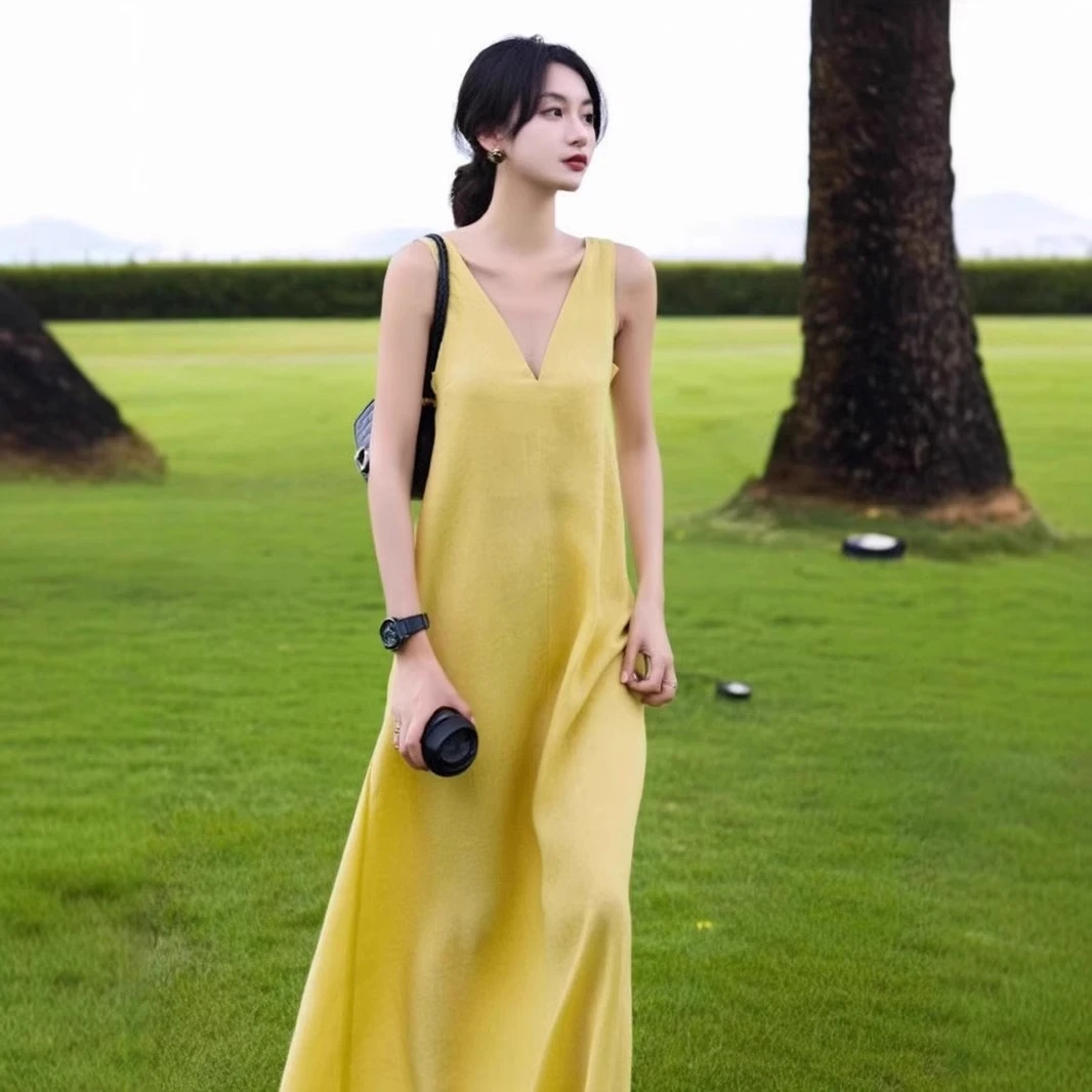 夏季简约慵懒休闲度假风露背亚麻连衣裙女松弛感深V无袖吊带长裙