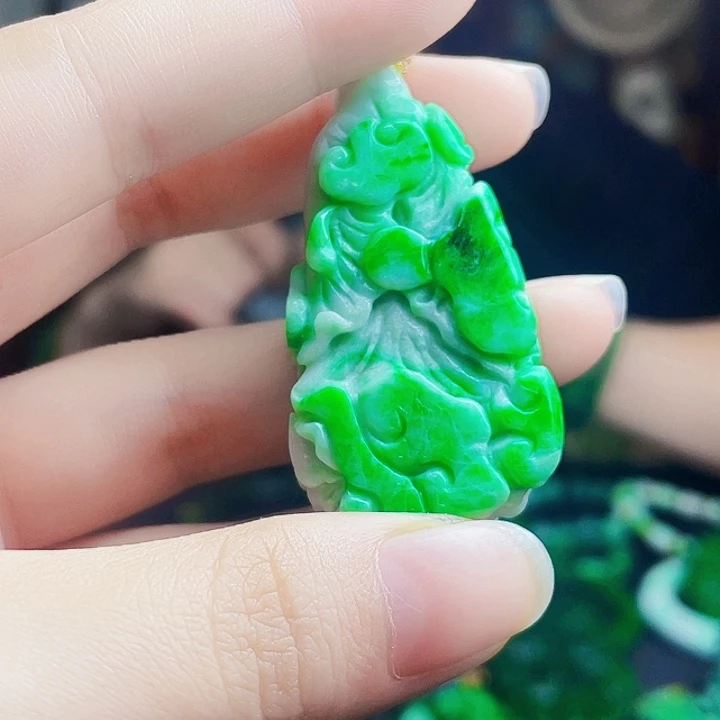 颈饰未镶嵌翡翠多样性