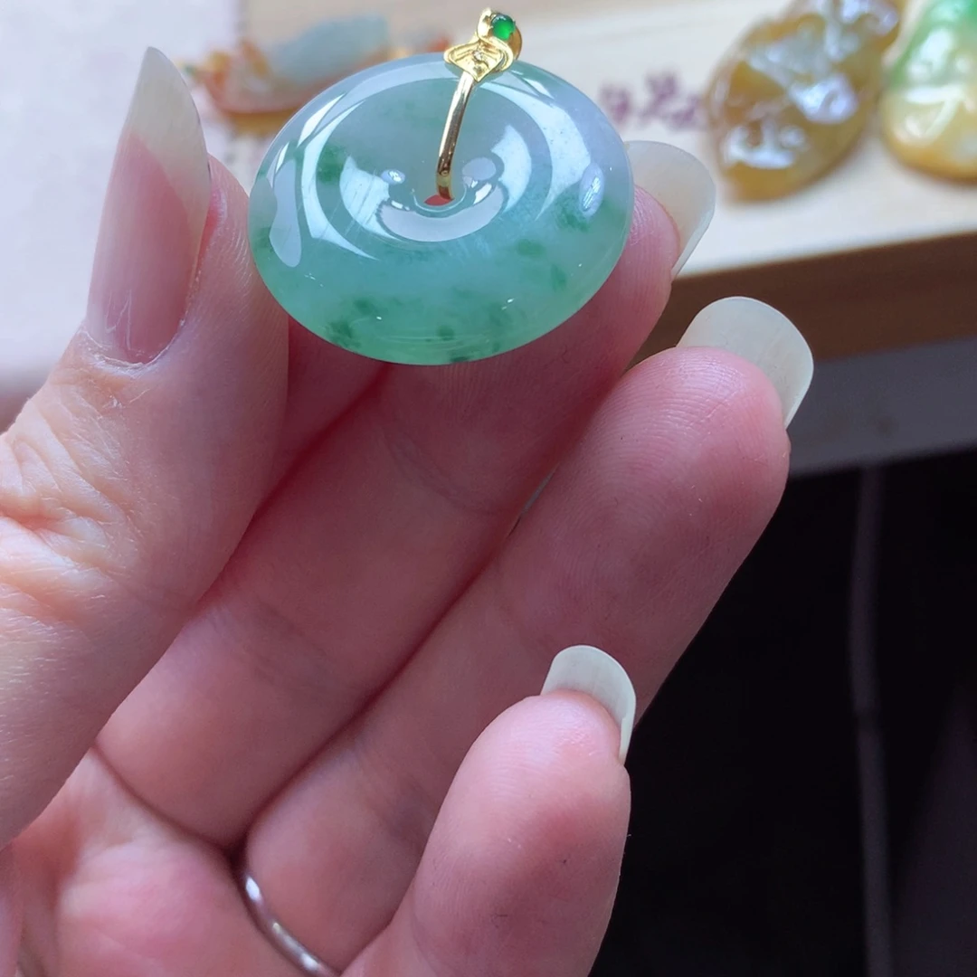 翡翠颈饰18K金镶嵌小*猫吊坠