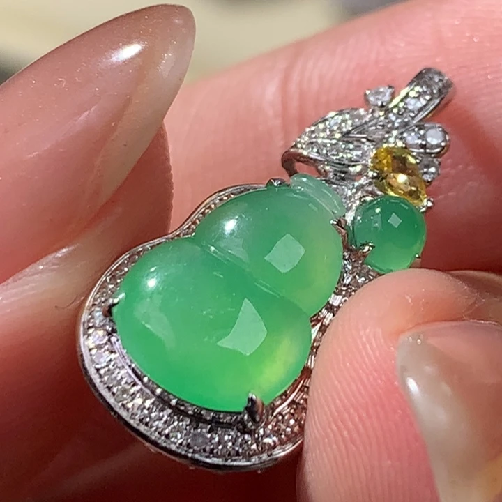 翡翠18K金镶嵌吊坠(不含链)葫芦