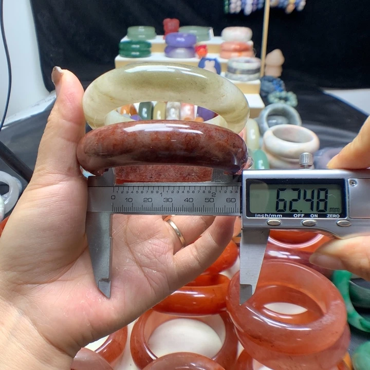 未镶嵌手镯石英质玉