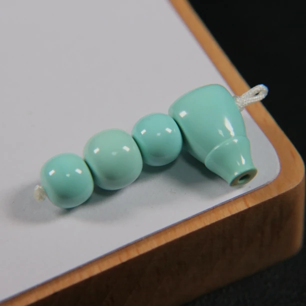 原矿绿松石三通老型套装配饰,三通9.5×17.3×10mm,顶珠9.4×8.5