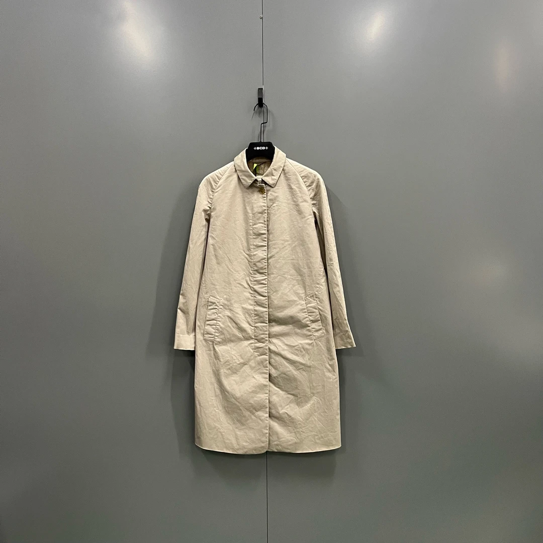 95新 BURBERRY/博柏利 zz53 卡其色翻领长袖风衣 40码/606676