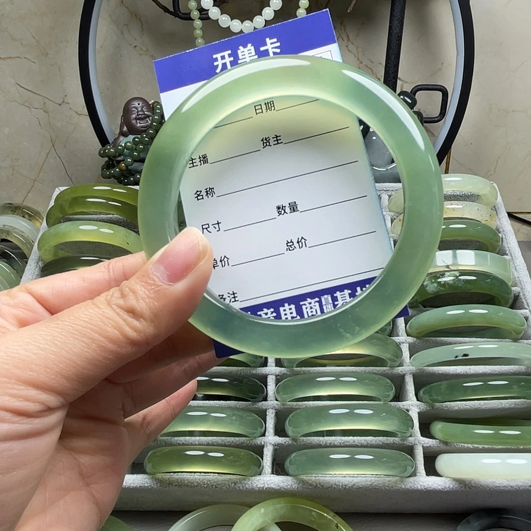 佳***约蛇纹石玉未镶嵌手镯