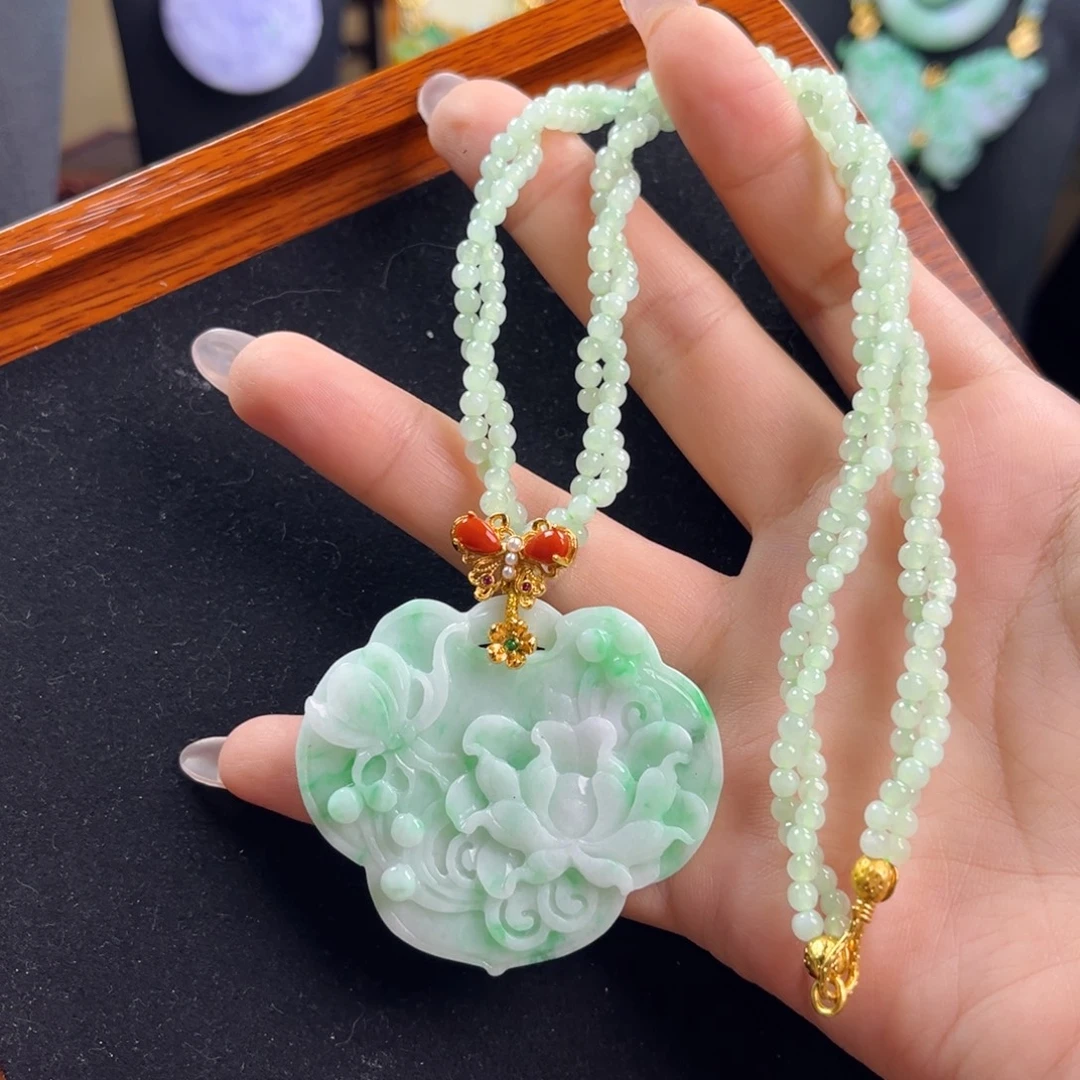 颈饰未镶嵌翡翠牡丹