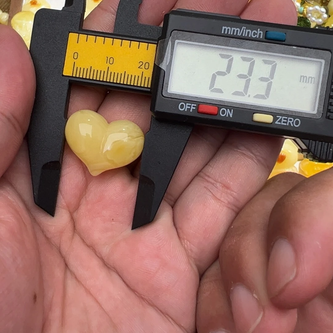 琥珀未镶嵌裸石3克屁桃