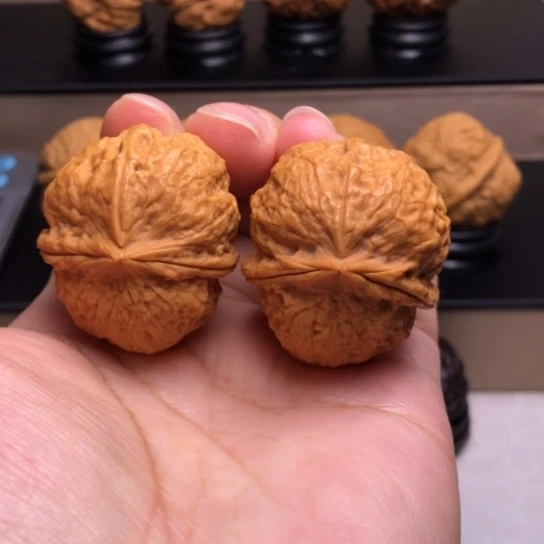 文玩核桃把件粗筋三楞16