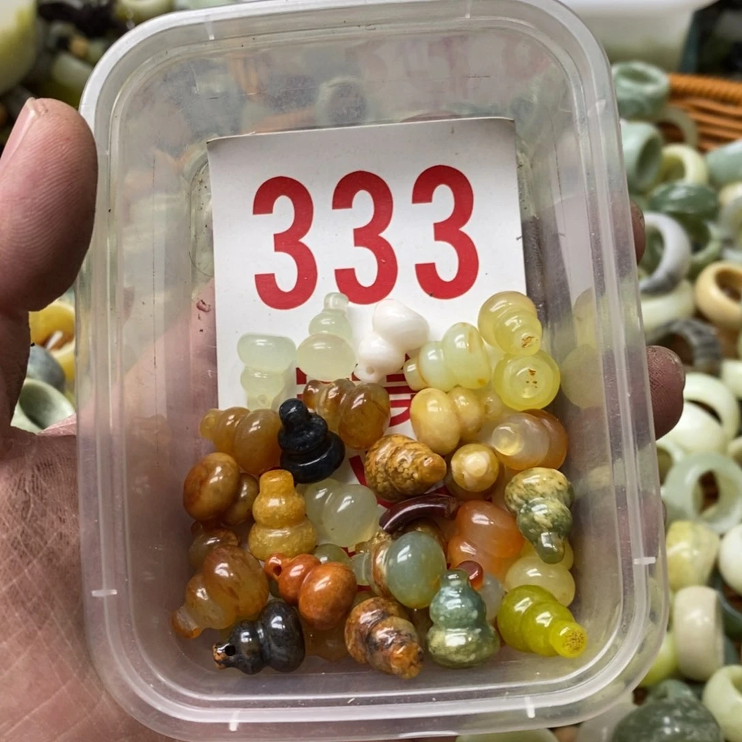 蛇纹石玉挂坠未镶嵌