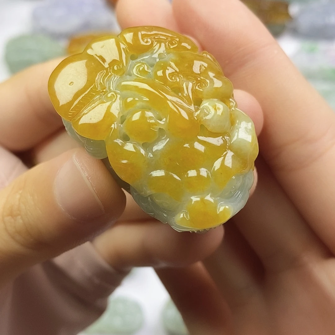 翡翠未镶嵌颈饰貔貅