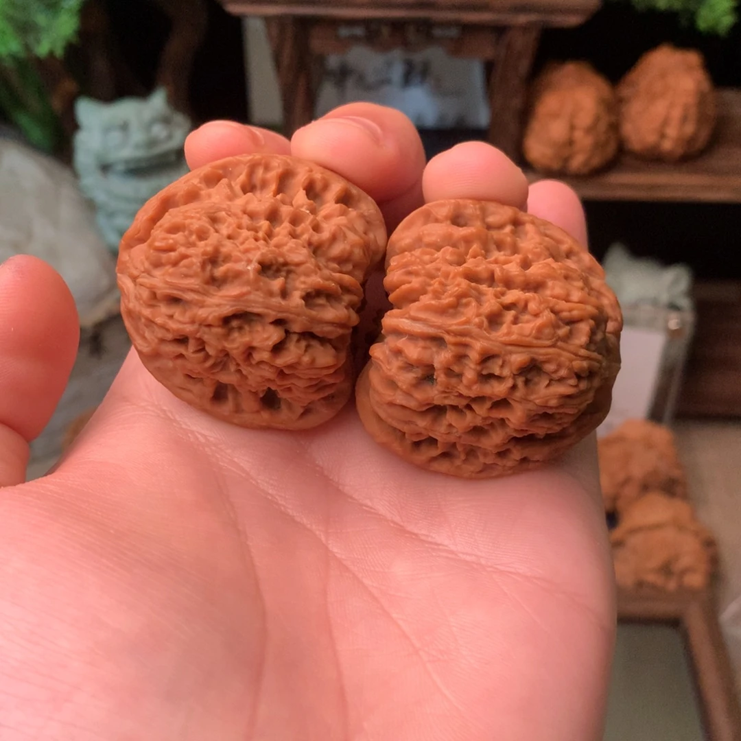 文玩核桃把件42尺寸全品红皮南疆石