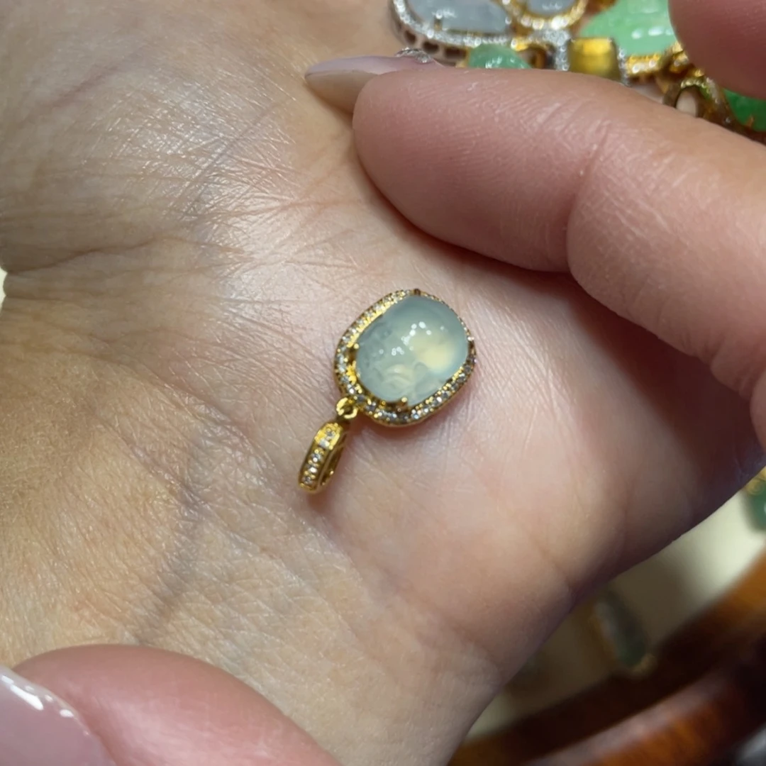 【闪购商品】翡翠吊坠(不含链)18K金镶嵌