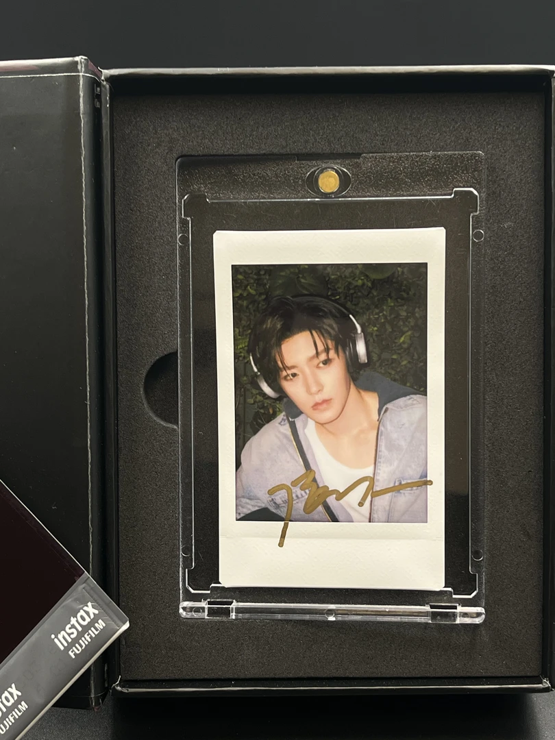 W275【侯明昊】三寸正品签名拍立得照片白边