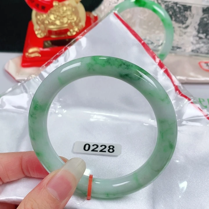 翡翠手镯未镶嵌   编号0228 圆条56+