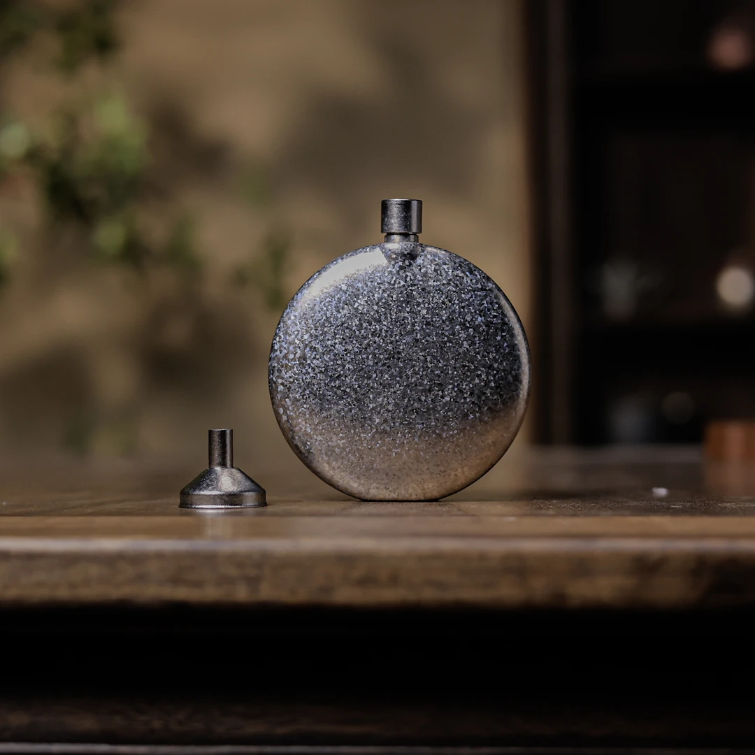 【十里】银色酒壶200ml+漏斗（斋居英文底款）（Q8235）