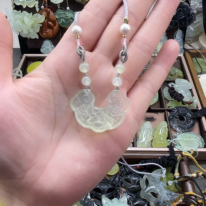 岫玉未镶嵌吊坠(赠链)