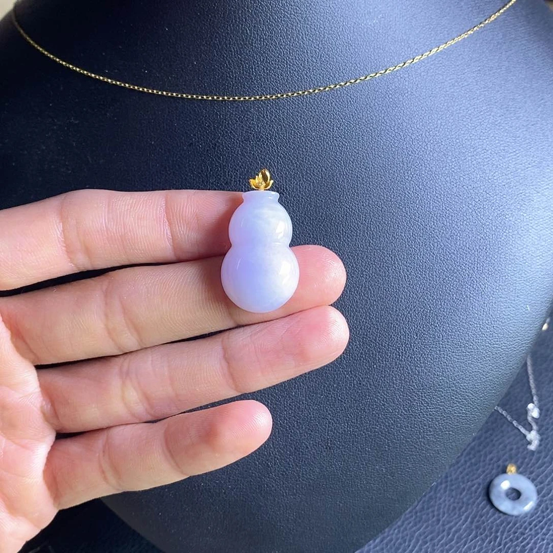 颈饰18K金镶嵌翡翠