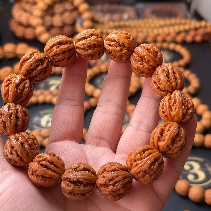 文玩核桃手串这**叔