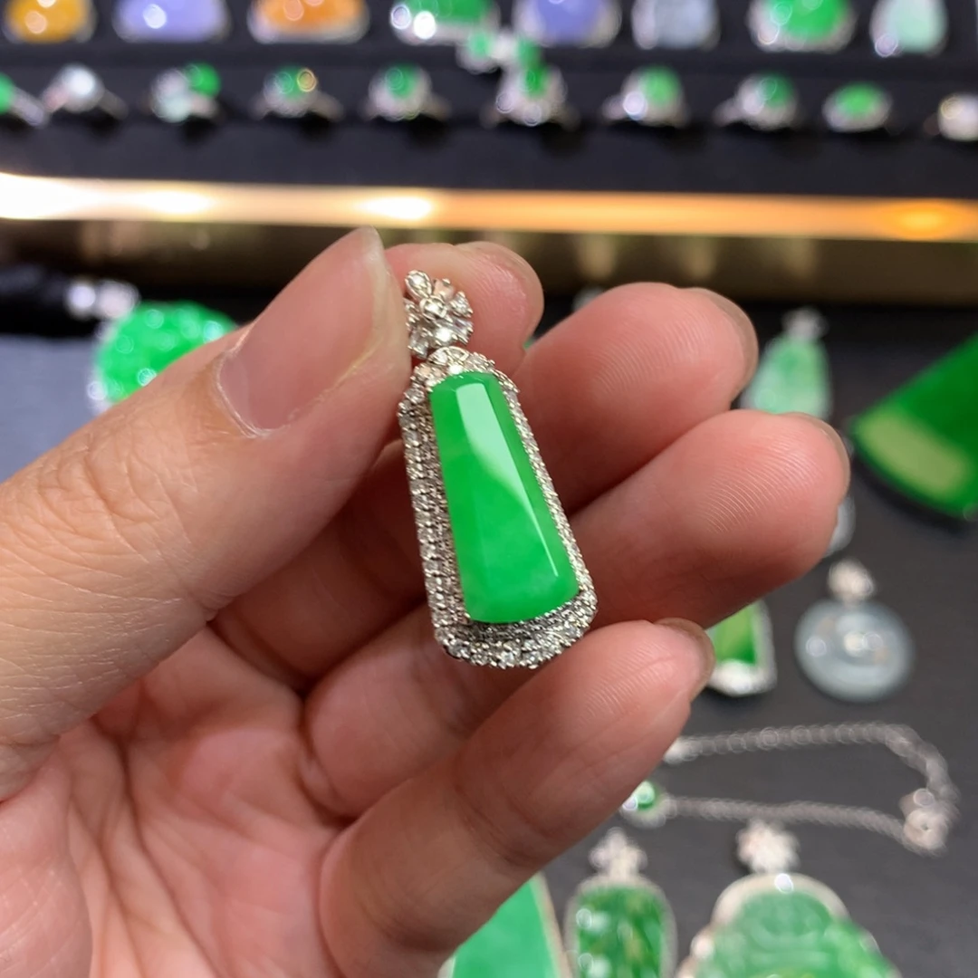 翡翠吊坠(不含链)18K金镶嵌