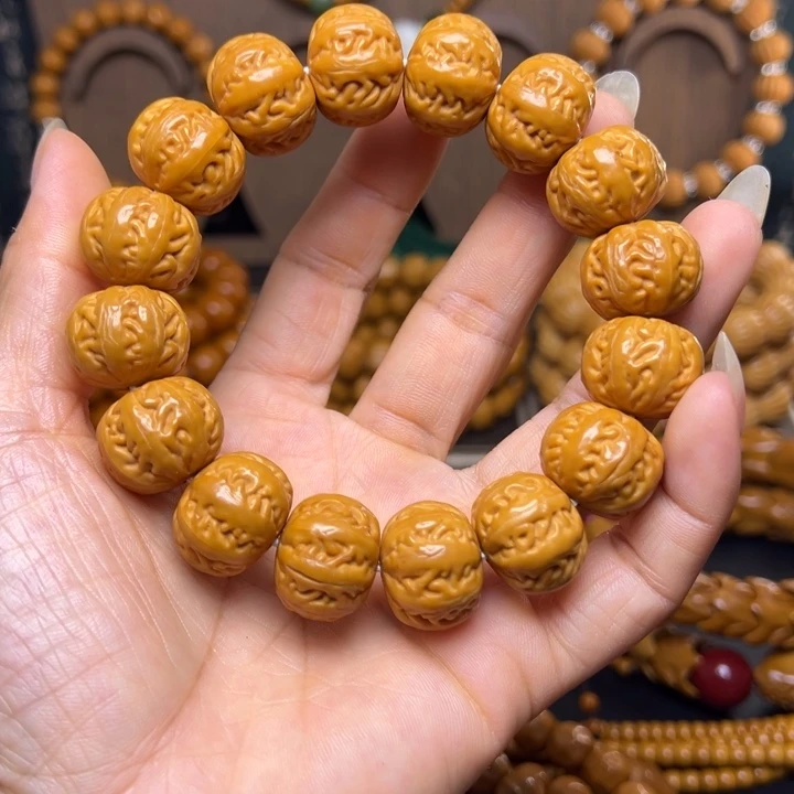 猴头核桃吊坠聚宝盆