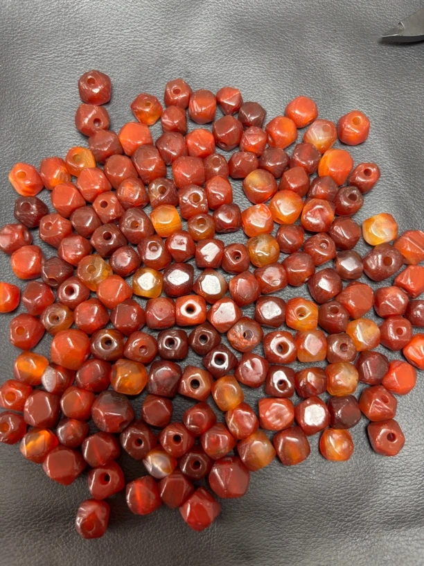 八棱散珠尺寸约8-10mm随机发一颗可做手串配饰配件