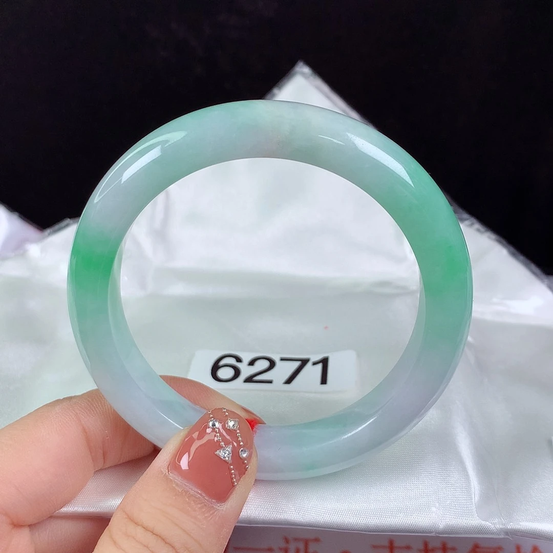 翡翠手镯未镶嵌56圈