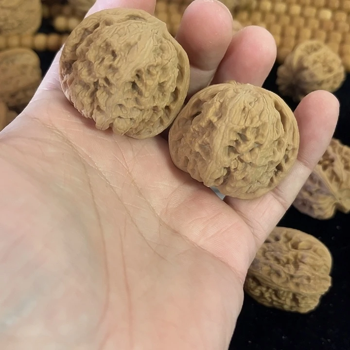 文玩核桃把件39左右微微瑕将军膀，编号021