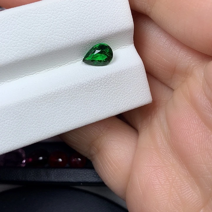 未镶嵌石榴石（沙弗莱）裸石1.1ct沙弗莱水滴