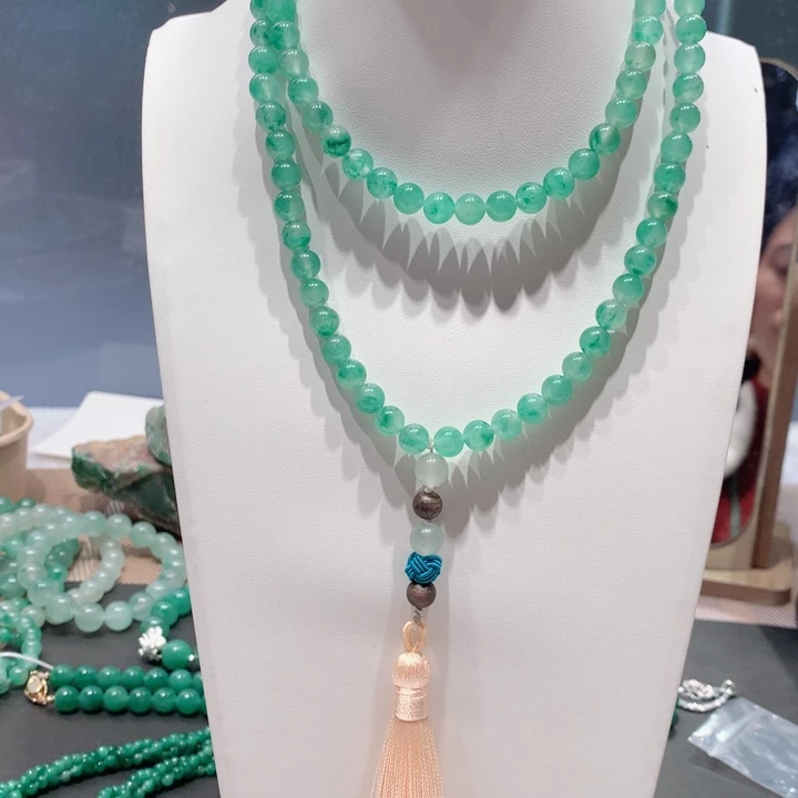 石英质玉（非洲翠）合金颈饰