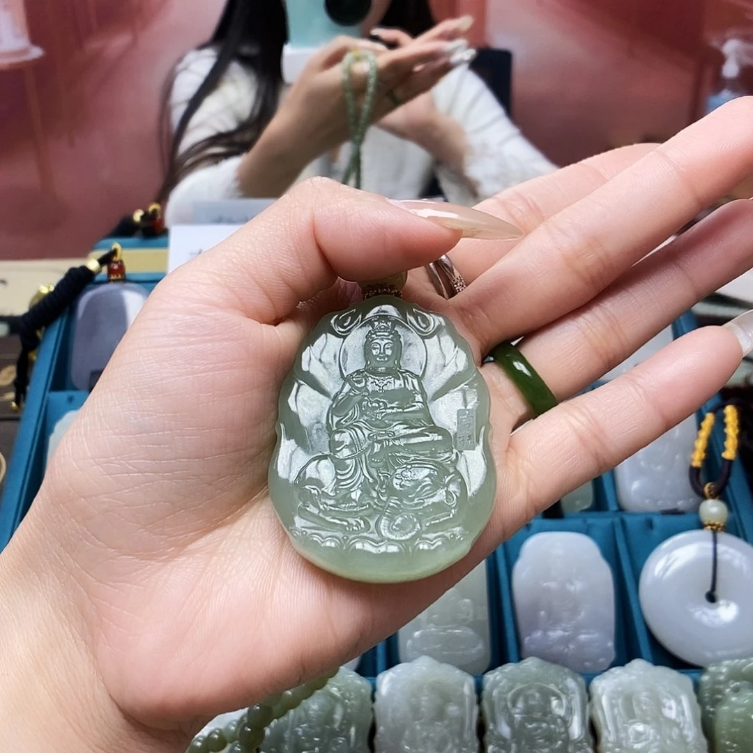 和田玉颈饰未镶嵌金*豹