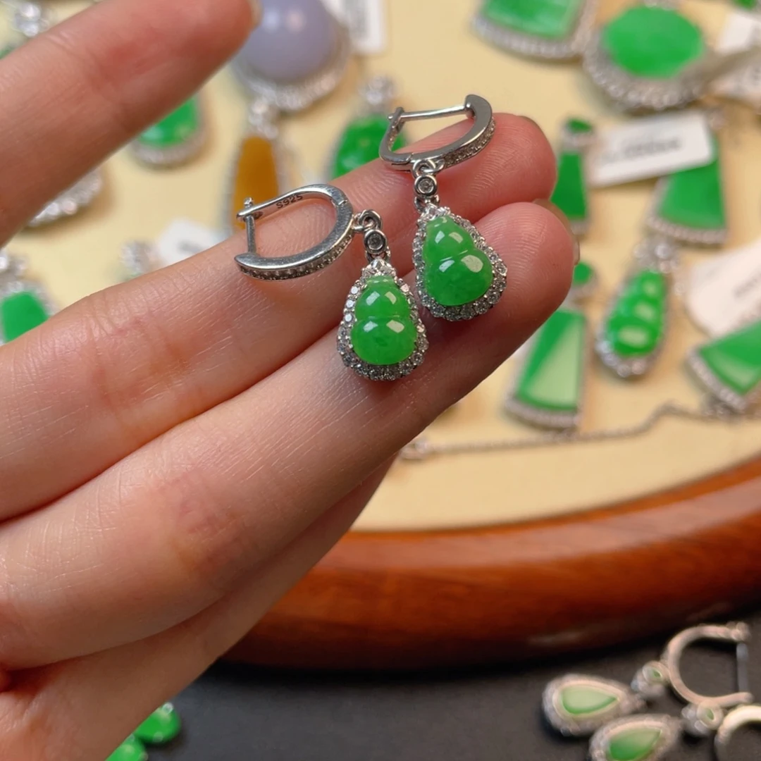 翡翠吊坠(不含链)银S925镶嵌小**哥耳坠